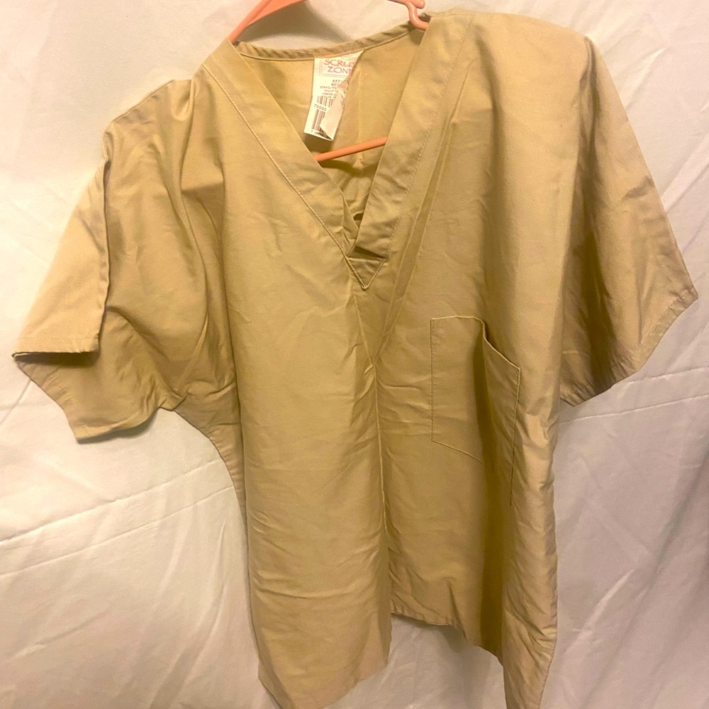 Tan Scrub top for medical nurses or anyone in the medical field. Size M